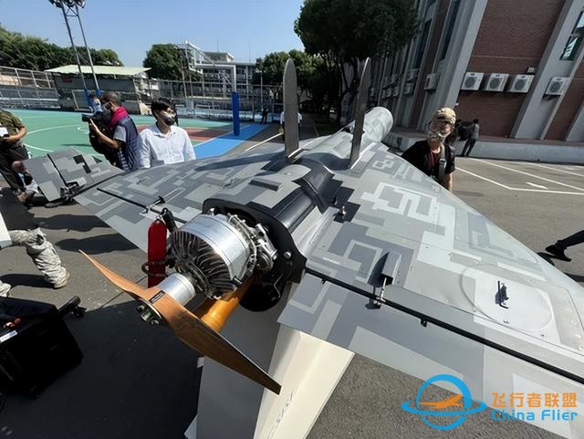 能打航母？臺(tái)軍吹噓無人機(jī)技術(shù)，跟翼龍3比一比，誰丟臉誰知道-6273